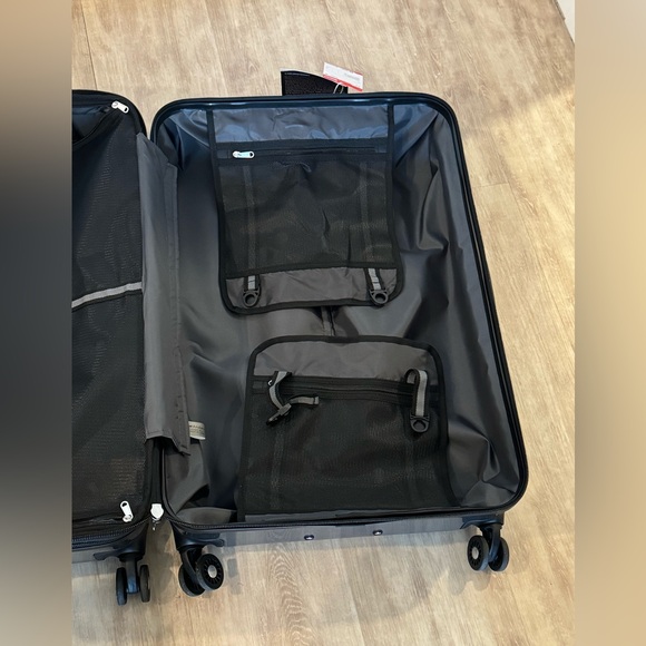 BRAND NEW Suitcase Carbon color 29Inches - Picture 4 of 5